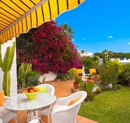 Lovely Townhouse, Swimming Pool