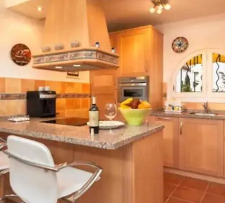 Holiday home Lovely Townhouse, Swimming Pool